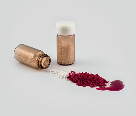 THE GraftTM pó é uma matriz óssea mineral natural e porosa. É produzido a partir da retirada de todos os componentes orgânicos do osso porcino.