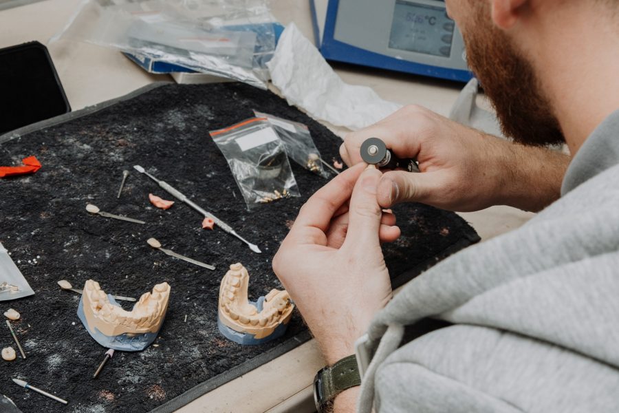 Quais são os tipos de implantes dentários?